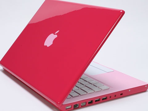 Różowy laptop. 