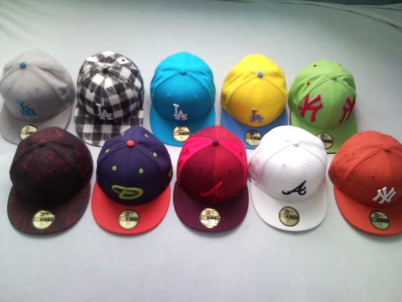 kolekcja czapek new era