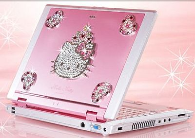 Różowy laptop z kello kity