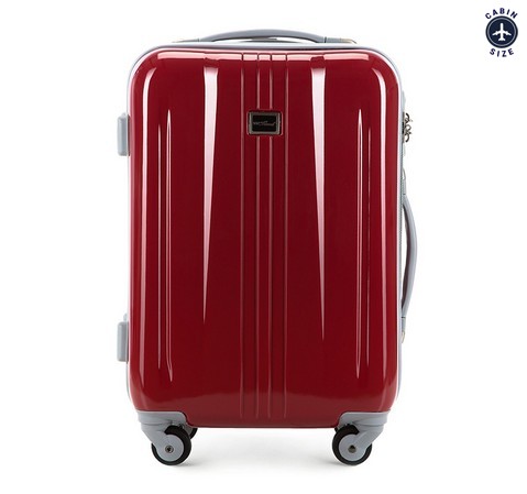 Czerwona walizka podróżna 19