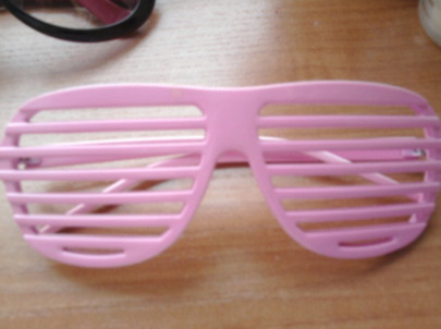 różowe okulary żaluzje