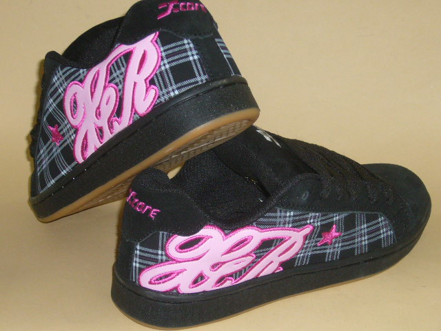 Skate, czarno-różowe buty.