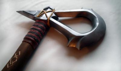 Assassin's Creed III-Replika Tomahawk'a