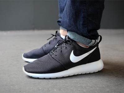 NIKE Roshe Run Casual 39 Czarno Biale FootLocker