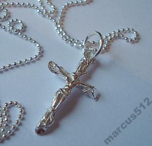 Srebrny łańcuszek z krzyżykiem