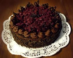 tort czekoladowy z wiśniani 