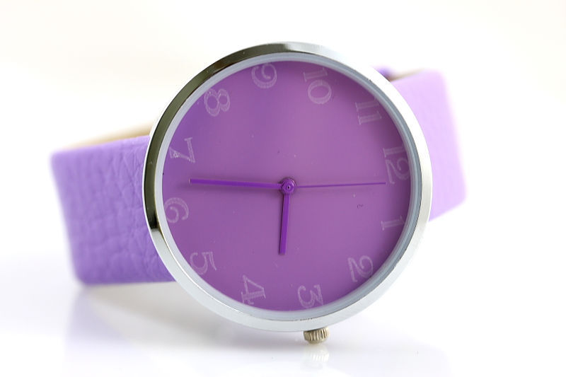 modny fioletowy zegarek