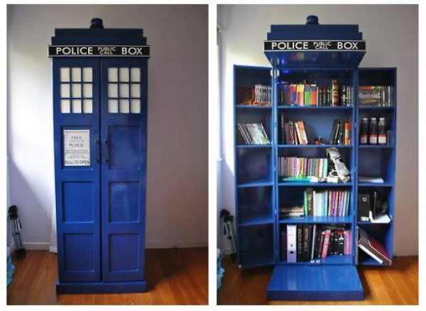 Regał na książki w kształcie TARDIS