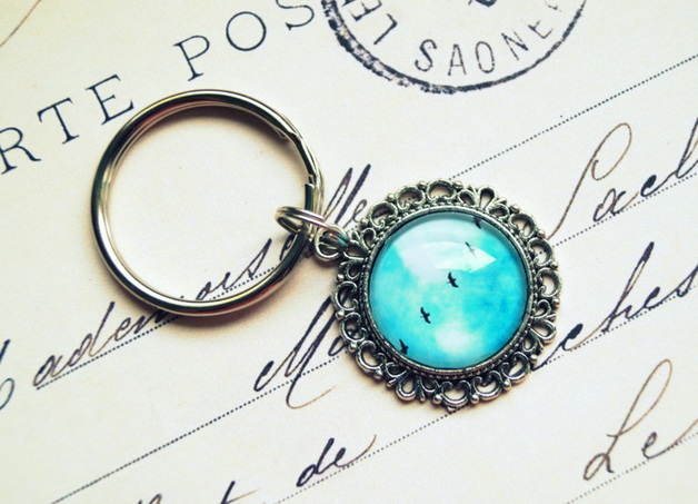 Brelok do kluczy z ptakami niebiański prezent