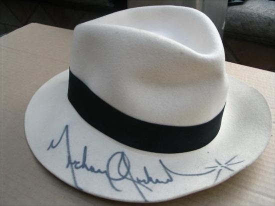Kampelusz z autografem  Michaela Jacksona